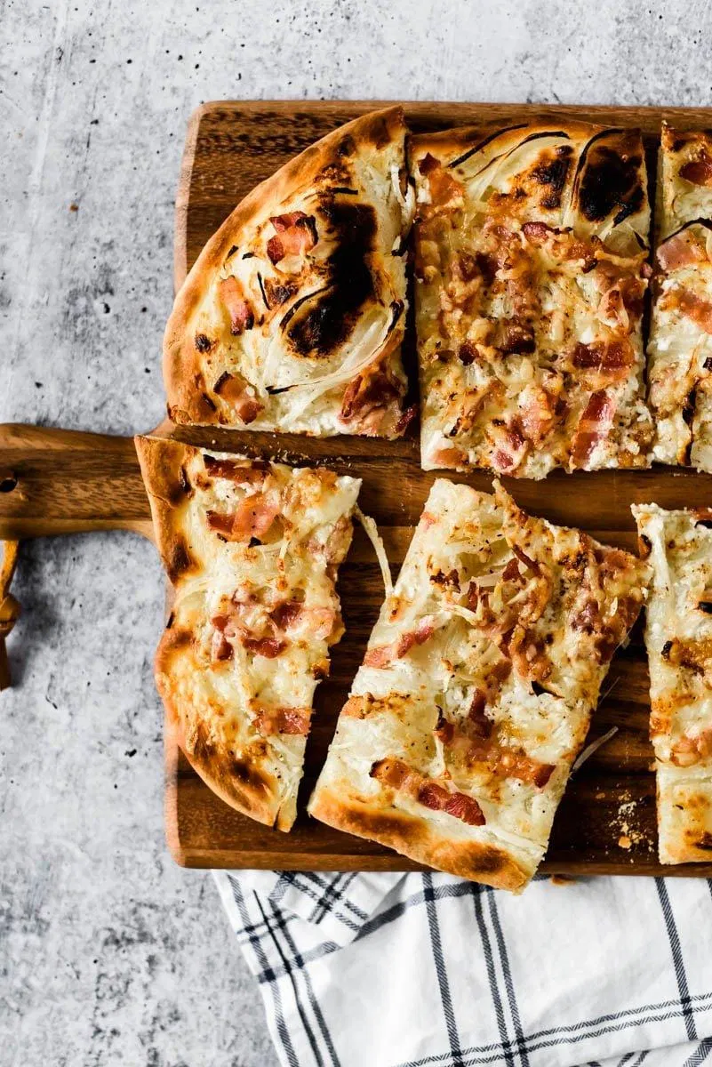 Món bánh Tarte Flambébe (Nguồn: Internet) Món bánh Tarte Flambébe (Nguồn: Internet)