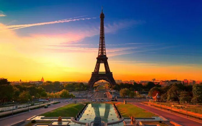 Tháp Eiffel vào một buổi chiều hoàng hôn (Nguồn: Internet)