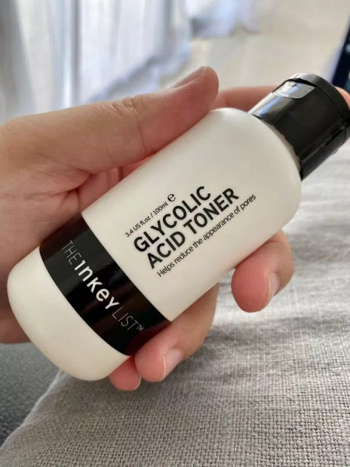 Toner Glycolic acid với khả năng làm sạch da và kiểm soát dầu thừa cực đỉnh. (nguồn: Internet).