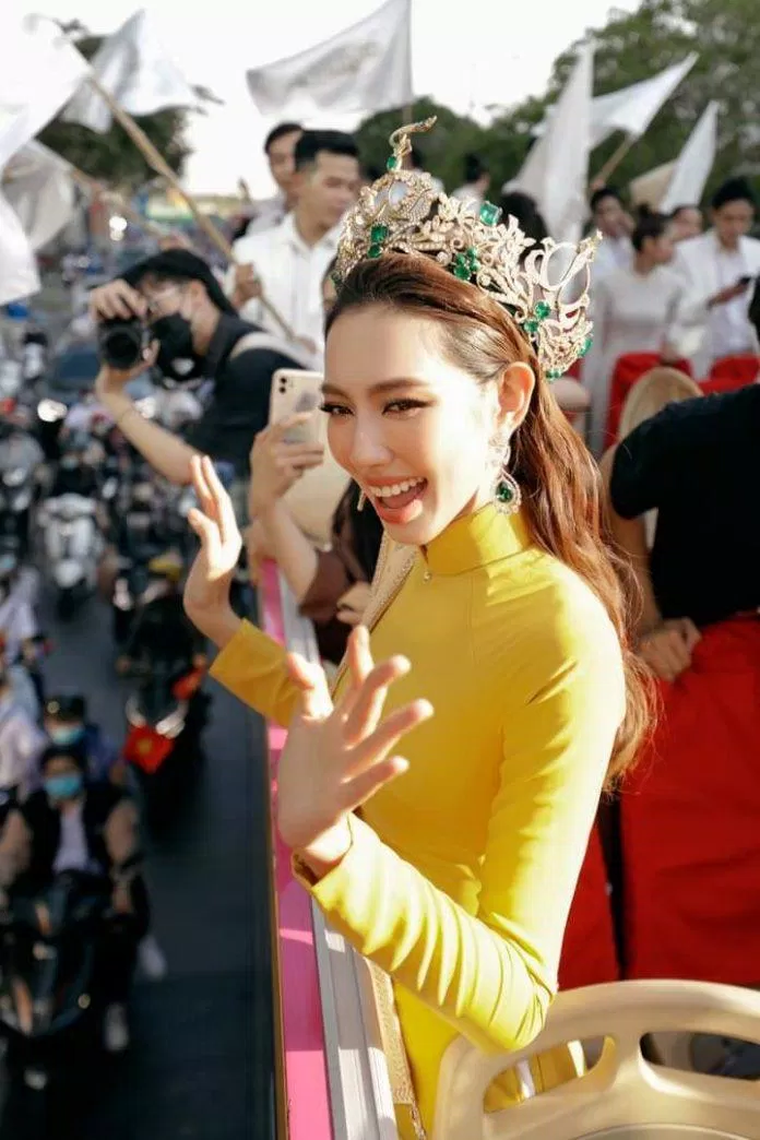 Chiều ngày 11/01/2022, Thùy Tiên đã có buổi diễu hành trên khắp các trục đường lớn tại Thành phố Hồ Chí Minh (Nguồn: Internet) Chiều ngày 11/01/2022, Thùy Tiên đã có buổi diễu hành trên khắp các trục đường lớn tại Thành phố Hồ Chí Minh (Nguồn: Internet)