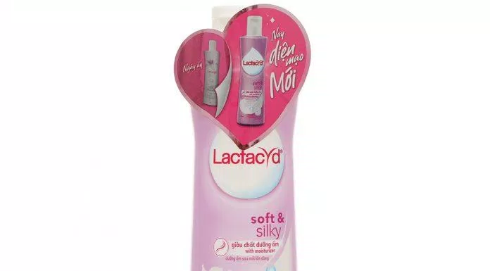 Dung dịch vệ sinh phụ nữ giúp dưỡng ẩm Lactacyd Soft and Silky