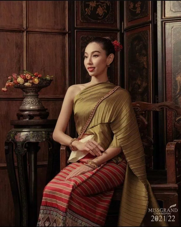 Nguyễn Thúc Thùy Tiên trong trang phục của người Thái ( Ảnh: Internet)