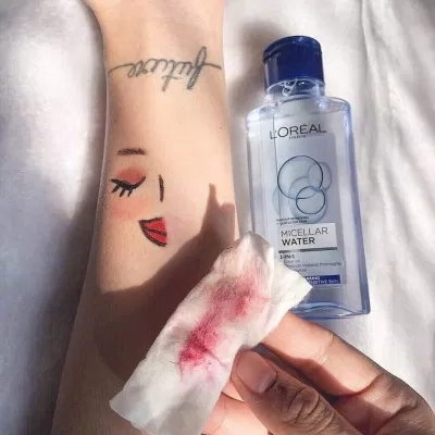 L’Oreal Paris Micellar Water là loại tẩy trang bình dân mà vô cùng hiệu quả (Nguồn: Internet). L’Oreal Paris Micellar Water là loại tẩy trang bình dân mà vô cùng hiệu quả (Nguồn: Internet).