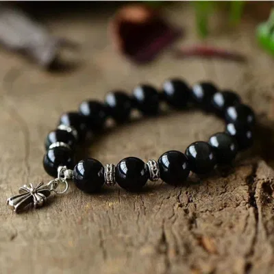 Vòng tay phong thủy đá diopside đen cho người mệnh Thủy. (Ảnh: Internet) Vòng tay phong thủy đá diopside đen cho người mệnh Thủy. (Ảnh: Internet)