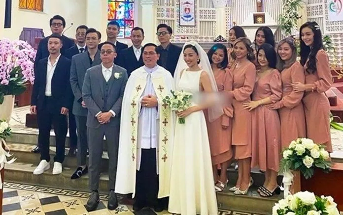 Cặp đôi tổ chức đám cưới tại nhà thờ (Ảnh: Internet)
