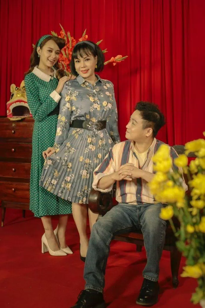 Danh hài Việt Hương cùng diễn viên phim Nhà Không Bán (Ảnh: Internet)