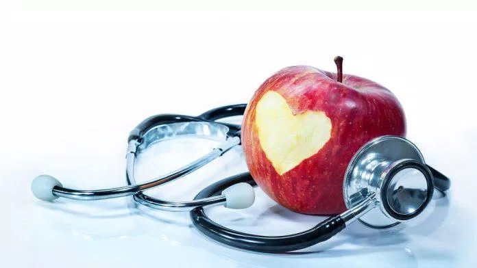 Ăn táo giúp bảo vệ tim mạch (Ảnh: Internet).
