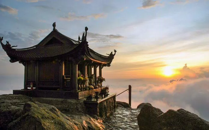 Phong cảnh nên thơ trên đỉnh chùa Đồng (Nguồn: Internet)