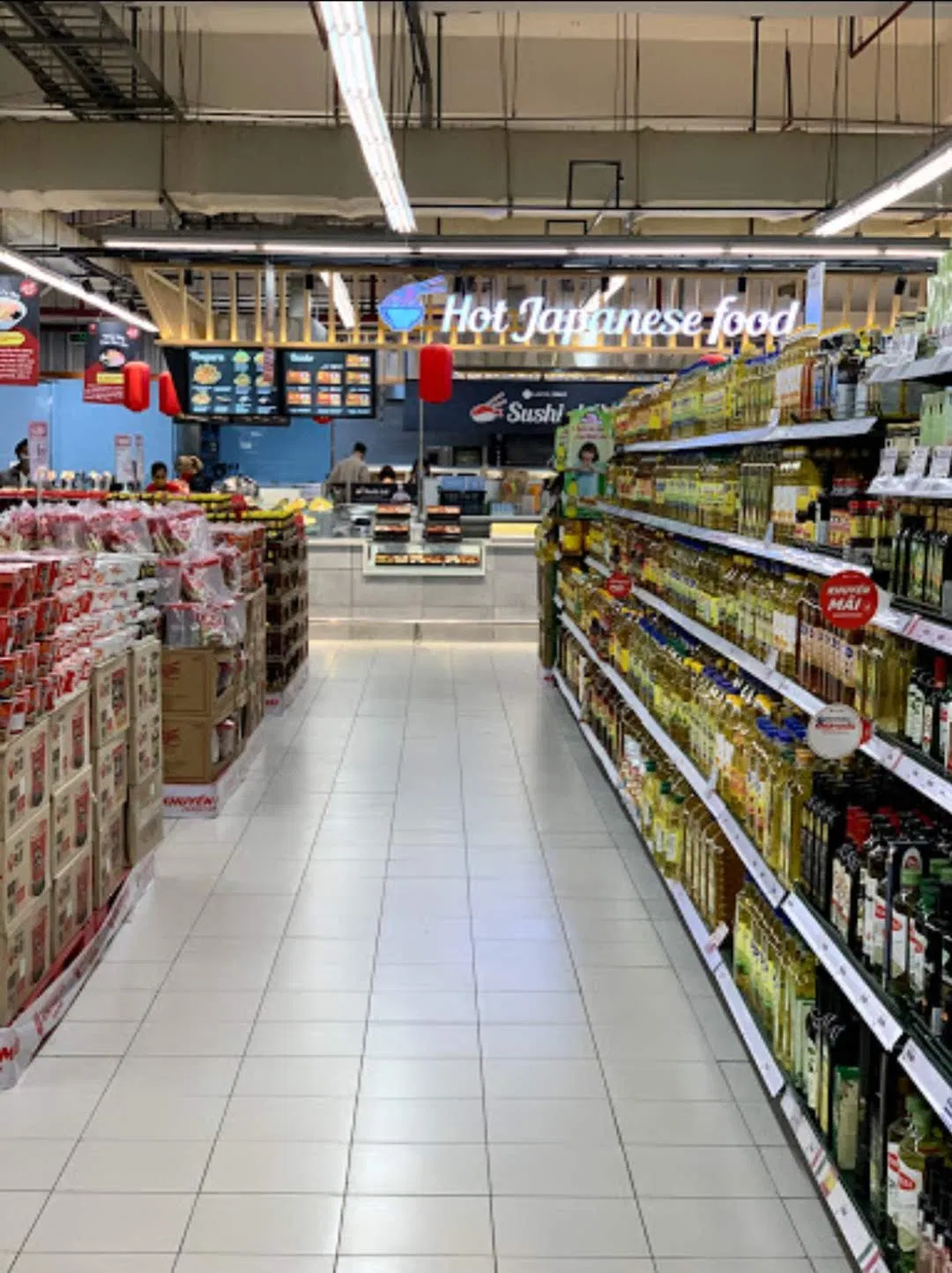 Bố trí kệ hàng trong siêu thị