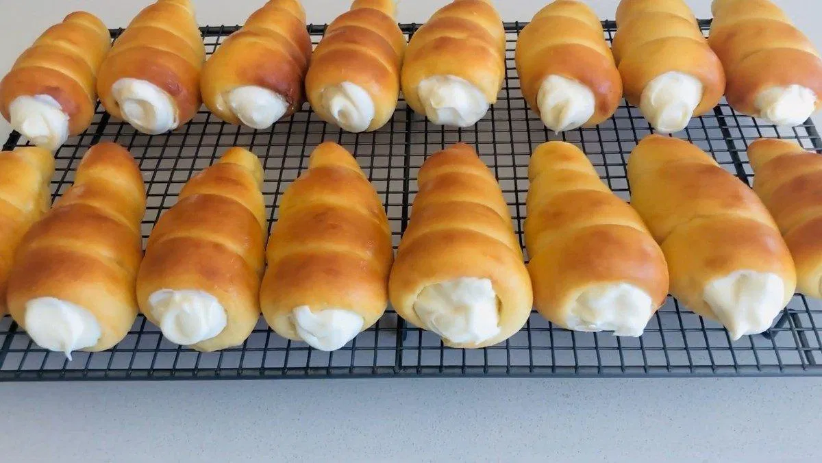 Bánh mì chứa các sản phẩm từ sữa, kem, bơ... cung cấp một lượng lớn chất béo cho cơ thể. (Ảnh: Internet) Bánh mì chứa các sản phẩm từ sữa, kem, bơ... cung cấp một lượng lớn chất béo cho cơ thể. (Ảnh: Internet)