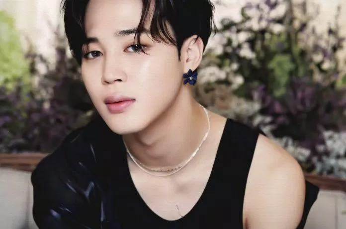 Vẻ đẹp phi giới tính của Jimin một lần nữa được làm nổi bật khi anh chàng diện đôi khuyên tai hình bông hoa này (Nguồn: Internet) Vẻ đẹp phi giới tính của Jimin một lần nữa được làm nổi bật khi anh chàng diện đôi khuyên tai hình bông hoa này (Nguồn: Internet)