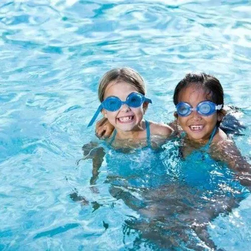 Bơi lội rất tốt cho trẻ em (Ảnh: Internet).