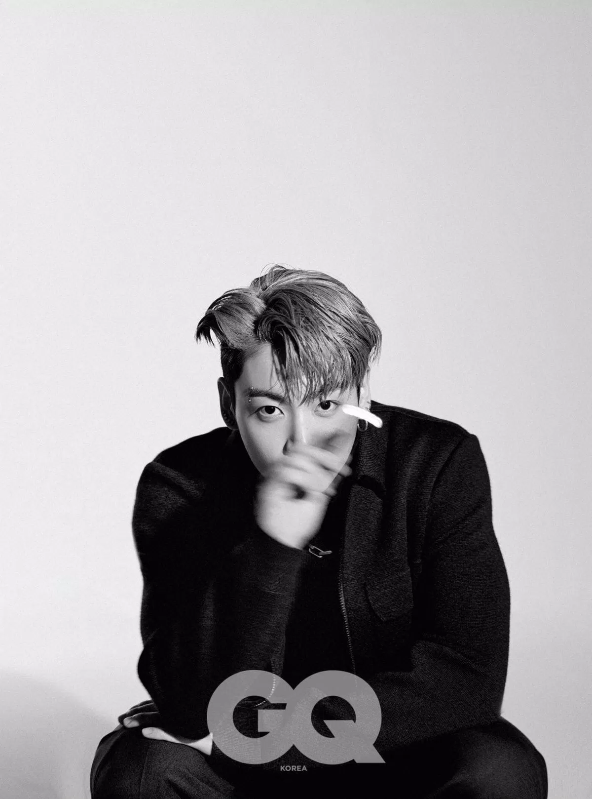 Jungkook (BTS) trên bìa tạp chí GQ Hàn Quốc (Nguồn: Instagram @gq_korea)