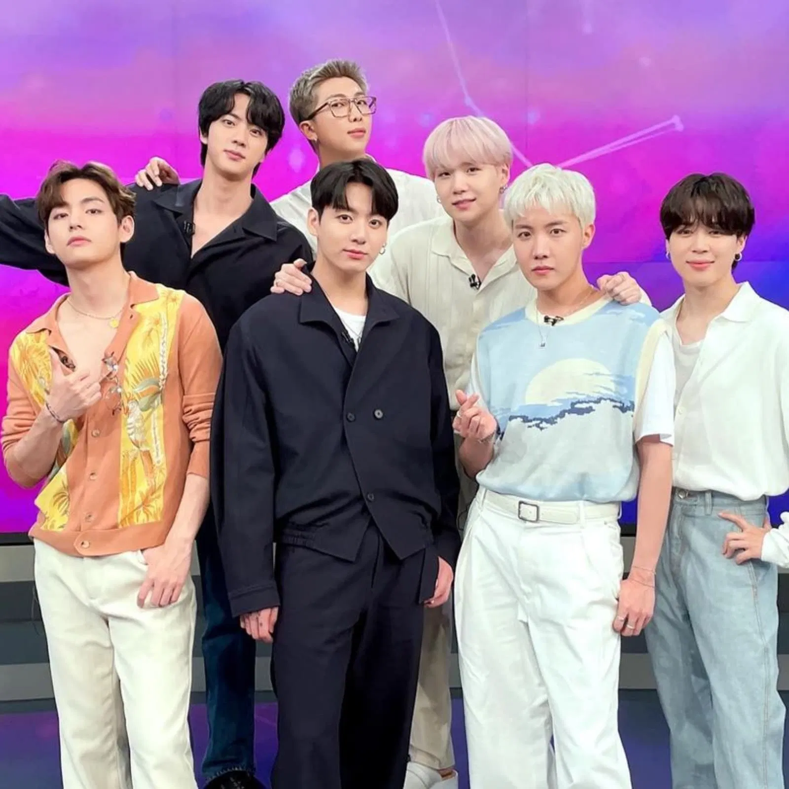 Mặc dù V vừa được xác nhận dương tính với COVID-19 nhưng các lịch trình vẫn được xúc tiến đúng theo kế hoạch (Nguồn: Internet) Mặc dù V vừa được xác nhận dương tính với COVID-19 nhưng các lịch trình vẫn được xúc tiến đúng theo kế hoạch (Nguồn: Internet)