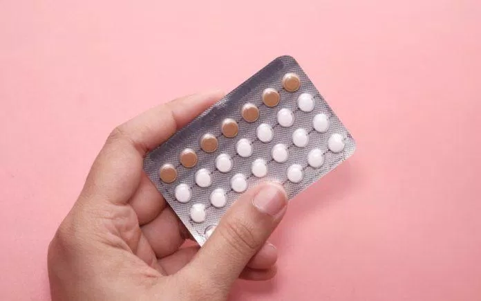 Sử dụng thuốc tránh thai trong điều trị buồng trứng đa nang (Nguồn: Internet).