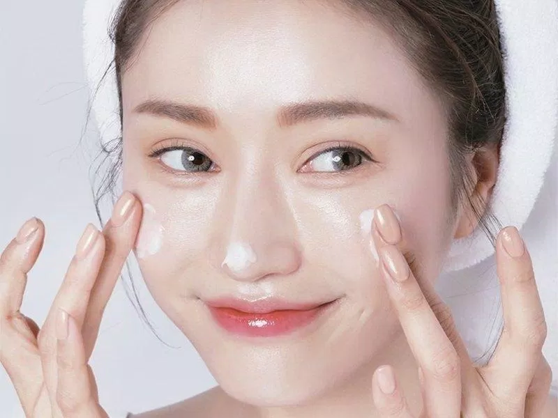 Skincare layering đúng cách (Nguồn: Internet).