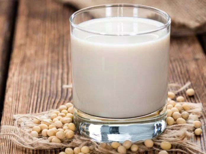 Sữa đậu nành cung cấp một lượng lớn canxi cho cơ thể (Nguồn: Internet).