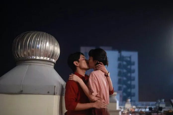 Nụ hôn ngọt ngào của Phan Thạch và Mai Mai (Nguồn: Internet)