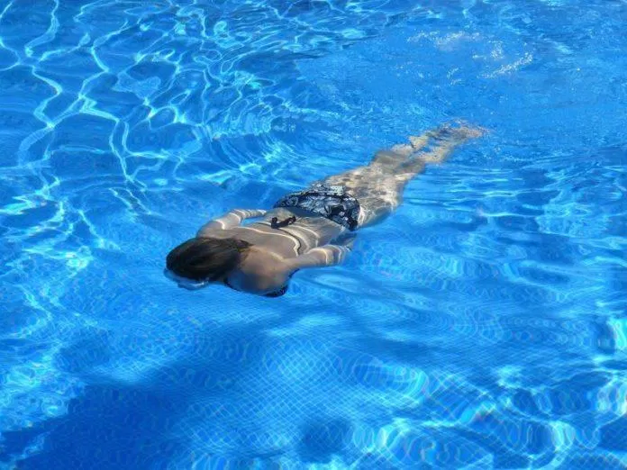 Bơi lội rất tốt cho xương khớp (Ảnh: Internet).