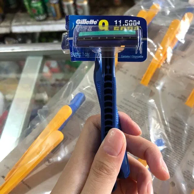 Dao cạo râu lưỡi kép Gillette Blue II Plus thiết kế đẹp và tiện lợi (ảnh: internet) Dao cạo râu lưỡi kép Gillette Blue II Plus thiết kế đẹp và tiện lợi (ảnh: internet)