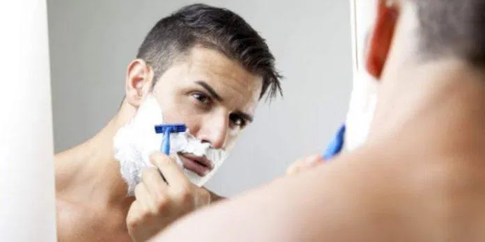 Dao cạo râu thiết kế nhỏ gọn, bám sát vào da và dễ dàng điều chỉnh lực tay khi cạo (ảnh: internet)