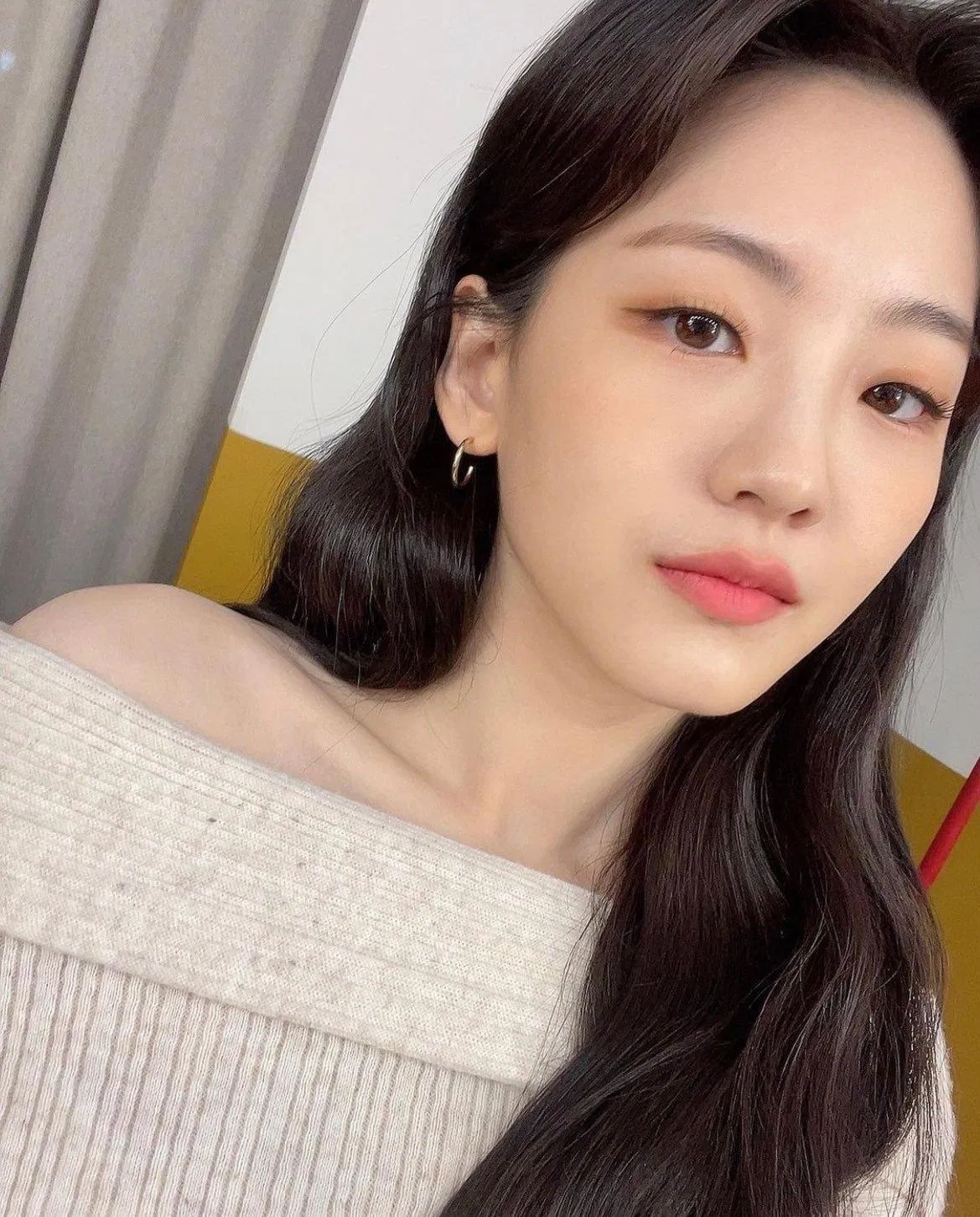 Ảnh selca cận mặt không góc chết của Cho Yi Hyun (Nguồn: Internet)