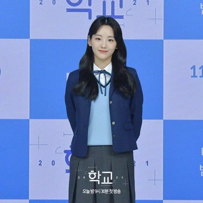 The female lead Jin Ji Won in "School 2021" is Yi Hyun