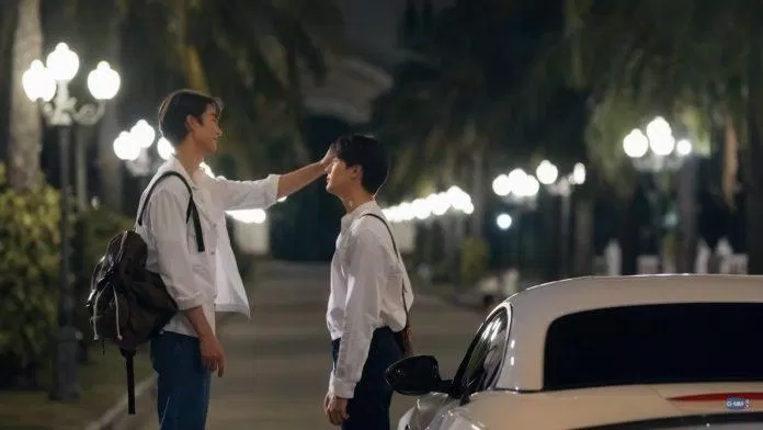 Cú chạm đầu đáng yêu