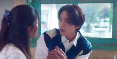 Hee Do và Ho Jin không ngần ngại thể hiện tình cảm trước mặt Yi Jin