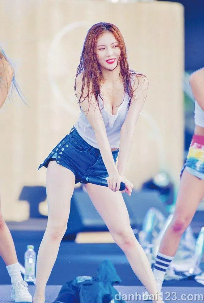 "Nữ hoàng sexy" với những động tác nhảy hấp dẫn (Nguồn: internet)