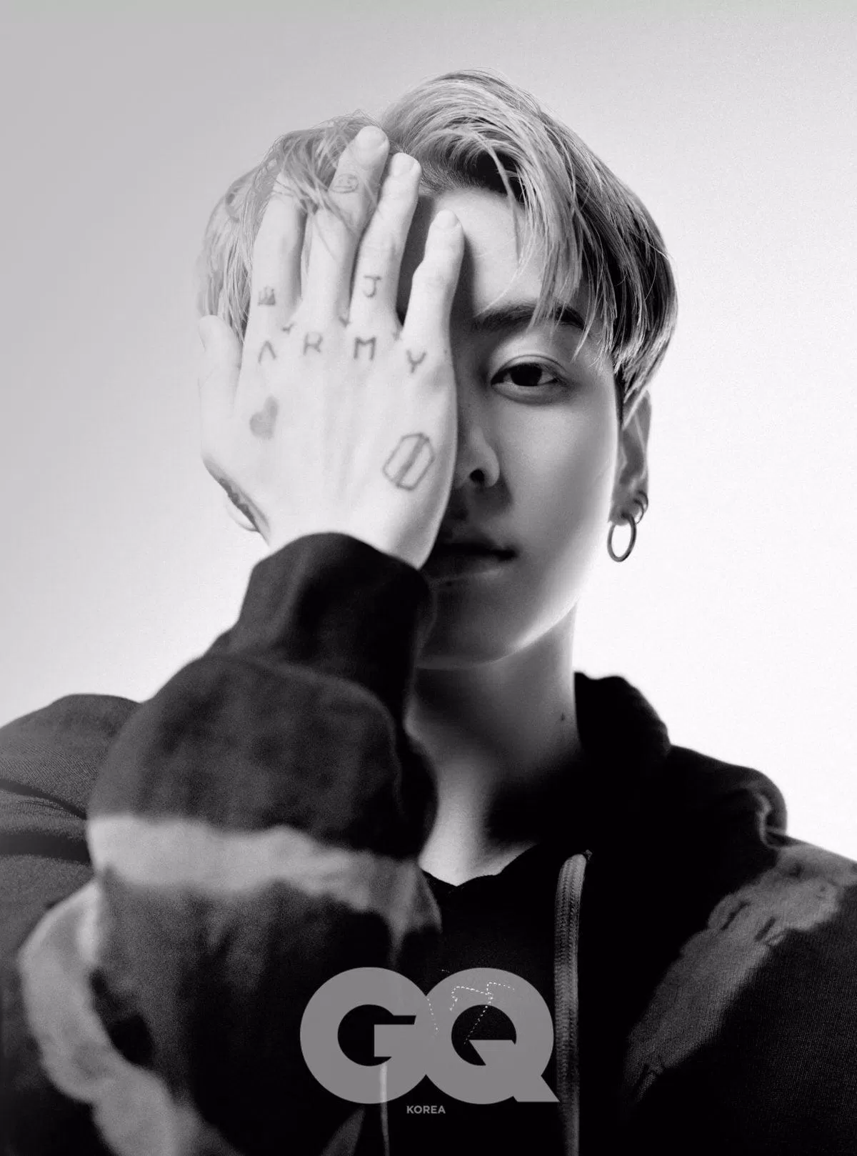 Jungkook BTS trên bìa tạp chí GQ Hàn Quốc (Nguồn: Instagram @gq_korea) Jungkook BTS trên bìa tạp chí GQ Hàn Quốc (Nguồn: Instagram @gq_korea)