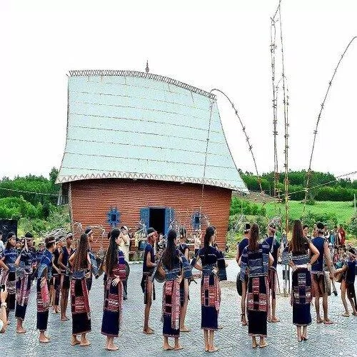 Lễ mừng múa lúa mới của người dân tộc Ba Na. (Ảnh: Internet)