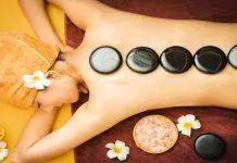 Massage đá nóng rất phổ biến hiện nay (Ảnh: Internet).