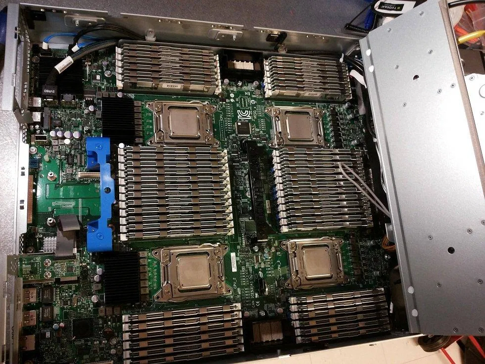 Bộ RAM 1TB gồm rất nhiều thanh RAM (Ảnh: Internet). Bộ RAM 1TB gồm rất nhiều thanh RAM (Ảnh: Internet).