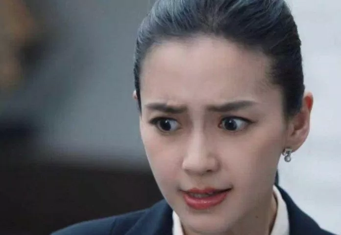 Đôi lông mày linh hoạt khiến biểu cảm của Angela Baby hơi thái quá. (Ảnh: Internet) Đôi lông mày linh hoạt khiến biểu cảm của Angela Baby hơi thái quá. (Ảnh: Internet)