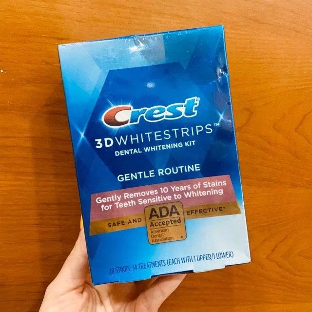 Miếng dán trắng răng Crest 3D White Gentle Routine thích hợp cho răng nhạy cảm (ảnh: internet) Miếng dán trắng răng Crest 3D White Gentle Routine thích hợp cho răng nhạy cảm (ảnh: internet)