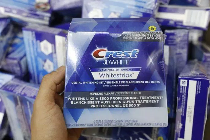 Miếng dán trắng răng Crest Supreme Flexfit với khả năng làm trắng cực mạnh (ảnh: internet) Miếng dán trắng răng Crest Supreme Flexfit với khả năng làm trắng cực mạnh (ảnh: internet)