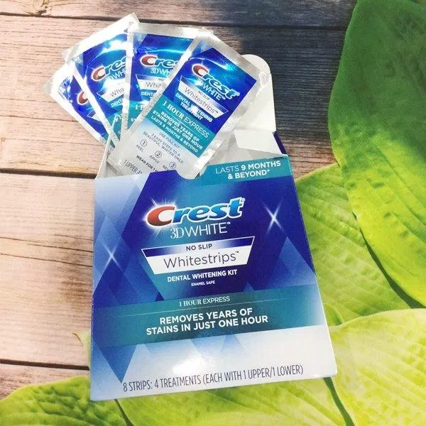 Miếng dán trắng răng Crest 1 Hour Express Whitestrips làm trắng răng chỉ với 1 giờ (ảnh: internet) Miếng dán trắng răng Crest 1 Hour Express Whitestrips làm trắng răng chỉ với 1 giờ (ảnh: internet)