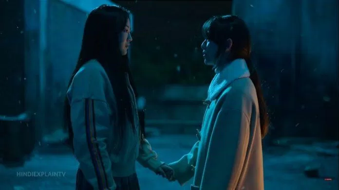 Nam Ra vẫn còn sống nhưng cô không thể quay về với mọi người, bởi vì cô là "bán ma", cô sợ rằng sẽ làm hại đến bạn mình (Nguồn: Internet)