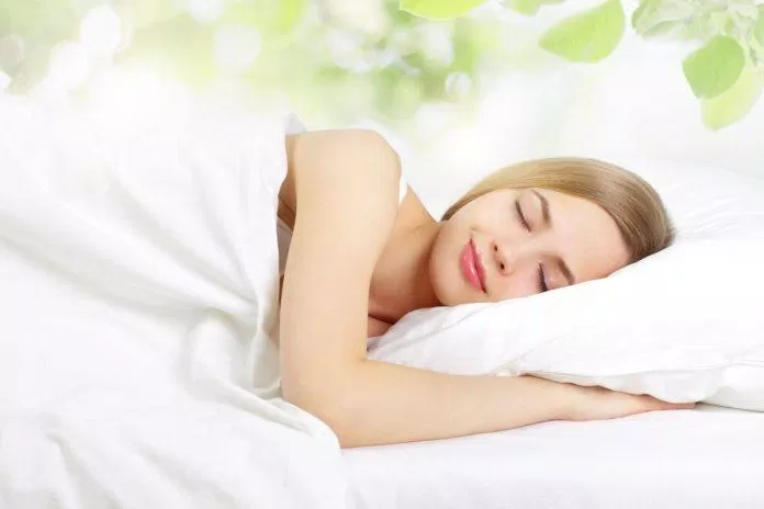 Đi ngủ sớm rất có lợi cho sức khỏe tinh thần của chúng ta (Ảnh: Internet).