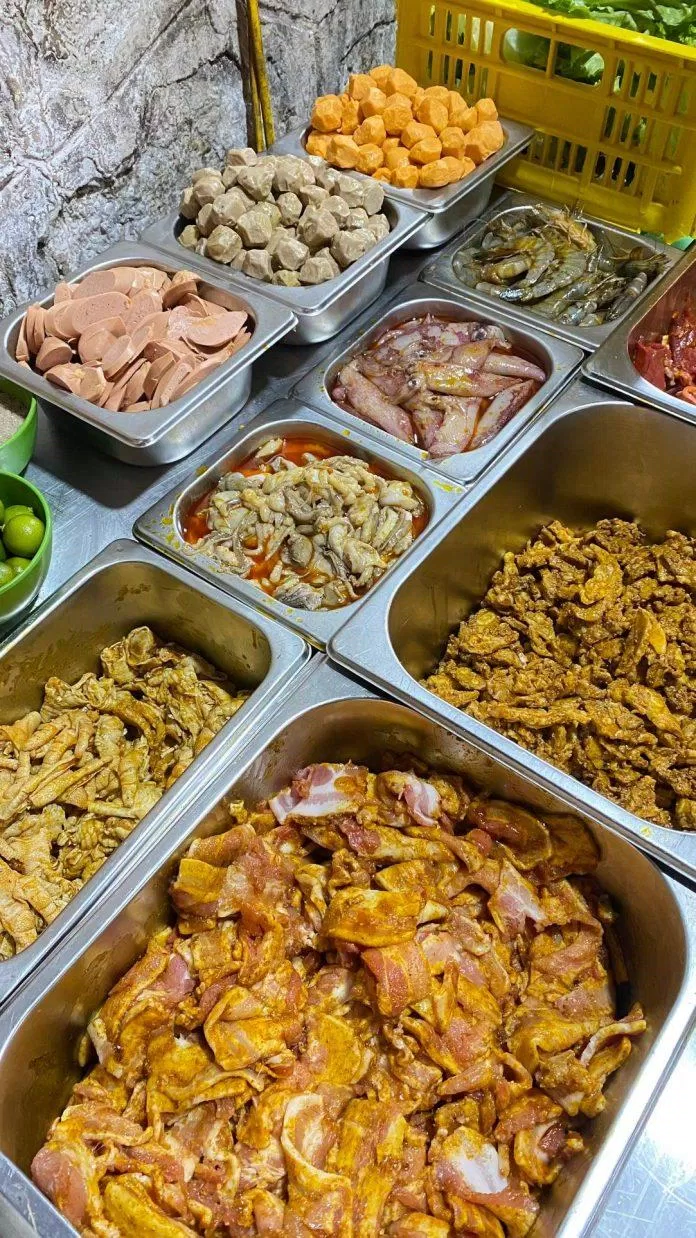 Buffet nướng nậm bò nổi tiếng phố Gầm Cầu. (Ảnh: Internet) Buffet nướng nậm bò nổi tiếng phố Gầm Cầu. (Ảnh: Internet)