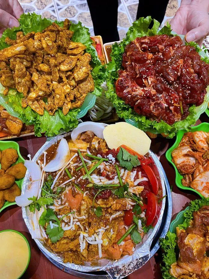 Buffet nướng nậm bò nổi tiếng phố Gầm Cầu. (Ảnh: Internet) Buffet nướng nậm bò nổi tiếng phố Gầm Cầu. (Ảnh: Internet)