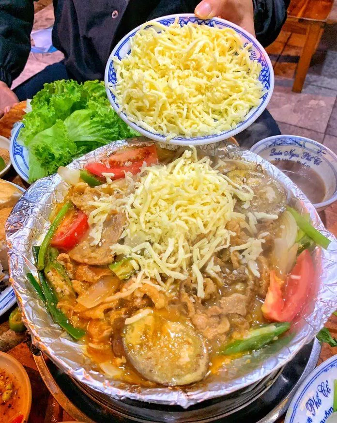 Nậm bò nướng thơm ngon tại phố Hàng Buồm. (Ảnh: Internet) Nậm bò nướng thơm ngon tại phố Hàng Buồm. (Ảnh: Internet)