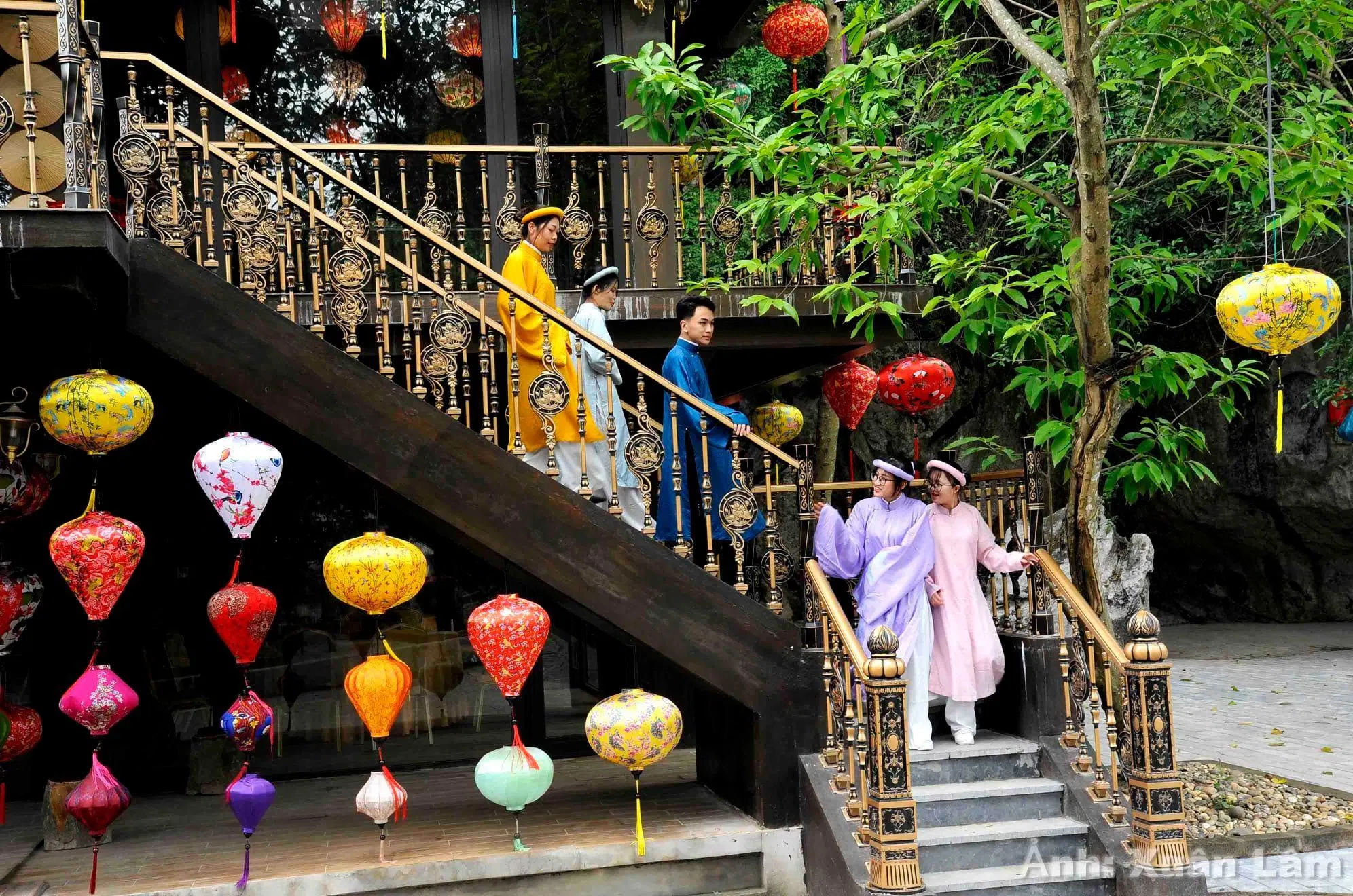 Check-in tại Phố cổ Hoa Lư (Ảnh: Xuân Lâm)