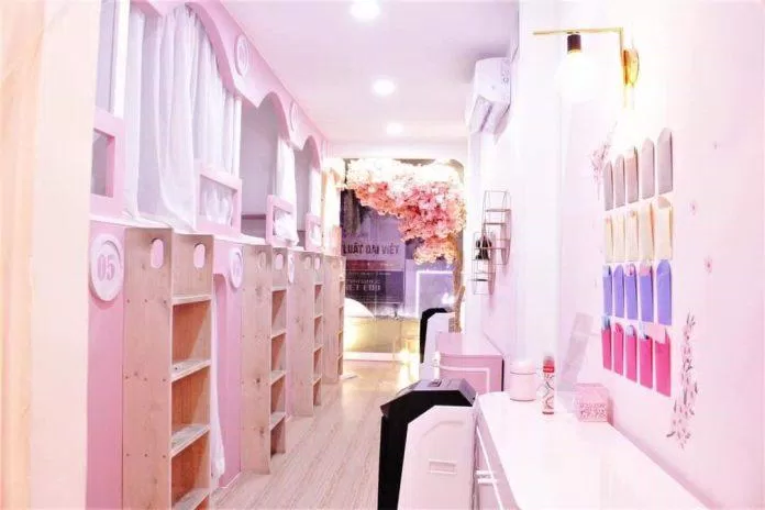 Không gian màu hồng, cho cuộc hẹn hò cặp đôi trở nên dễ thương ngây ngô (Nguồn: Binna Seoul Cafe)