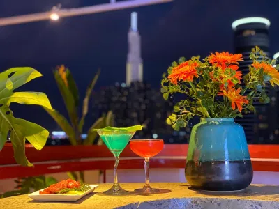Hẹn hò nơi đây cùng nhau nhâm nhi ly cocktail trò chuyện hạnh phúc còn gì bằng (Nguồn: Internet) Hẹn hò nơi đây cùng nhau nhâm nhi ly cocktail trò chuyện hạnh phúc còn gì bằng (Nguồn: Internet)