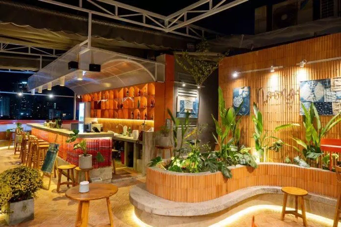 Không gian ấm cúng của Noong Cafe mang phong cách Tây Bắc (Nguồn: Internet)