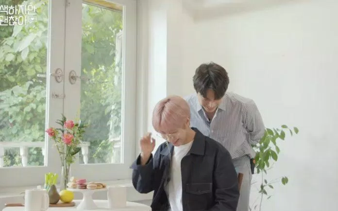 Renjun và Doyoung lộ rõ vẻ ngượng ngùng khi tham gia tập đầu tiên của chương trình (Nguồn: Internet).