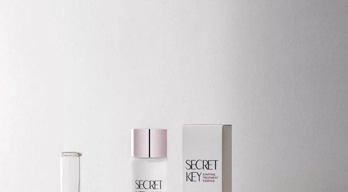 Sử dụng sản phẩm chống oxy hoá để tái sinh làn da kỳ diệu nhất. (Nguồn: Internet)