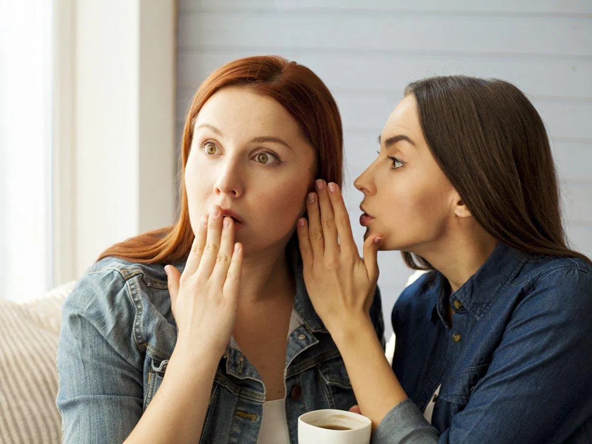 Nói xấu người khác làm mất giá trị bản thân bạn (Ảnh: Internet). Nói xấu người khác làm mất giá trị bản thân bạn (Ảnh: Internet).